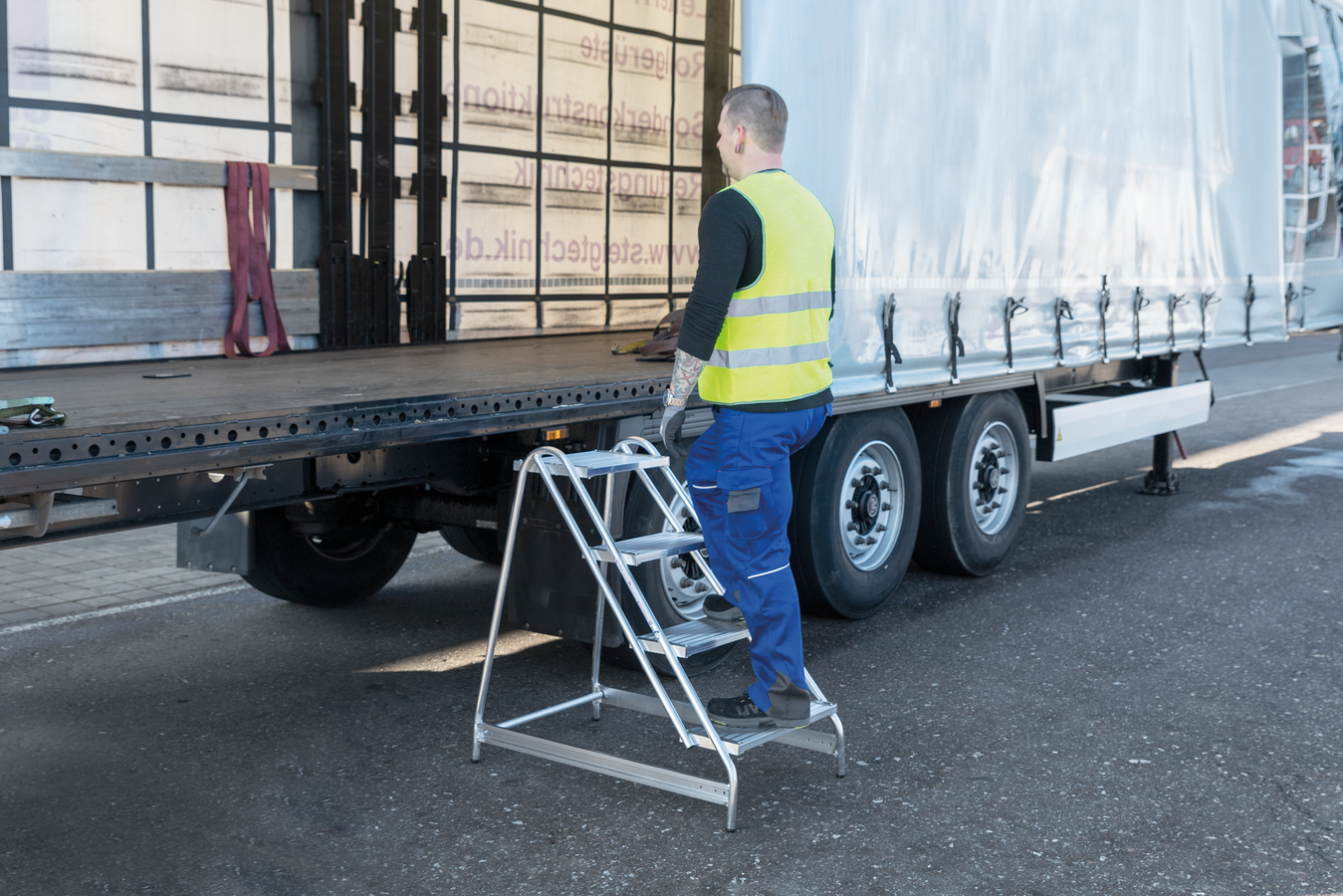 Arbeitspodest einseitig begehbar Aluminium geriffelt, 3 Stufen – Bild 2